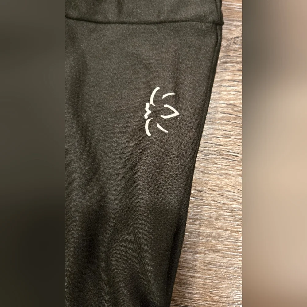 NEW! Beyond Yoga Pocket Infinity Scarf Black‎